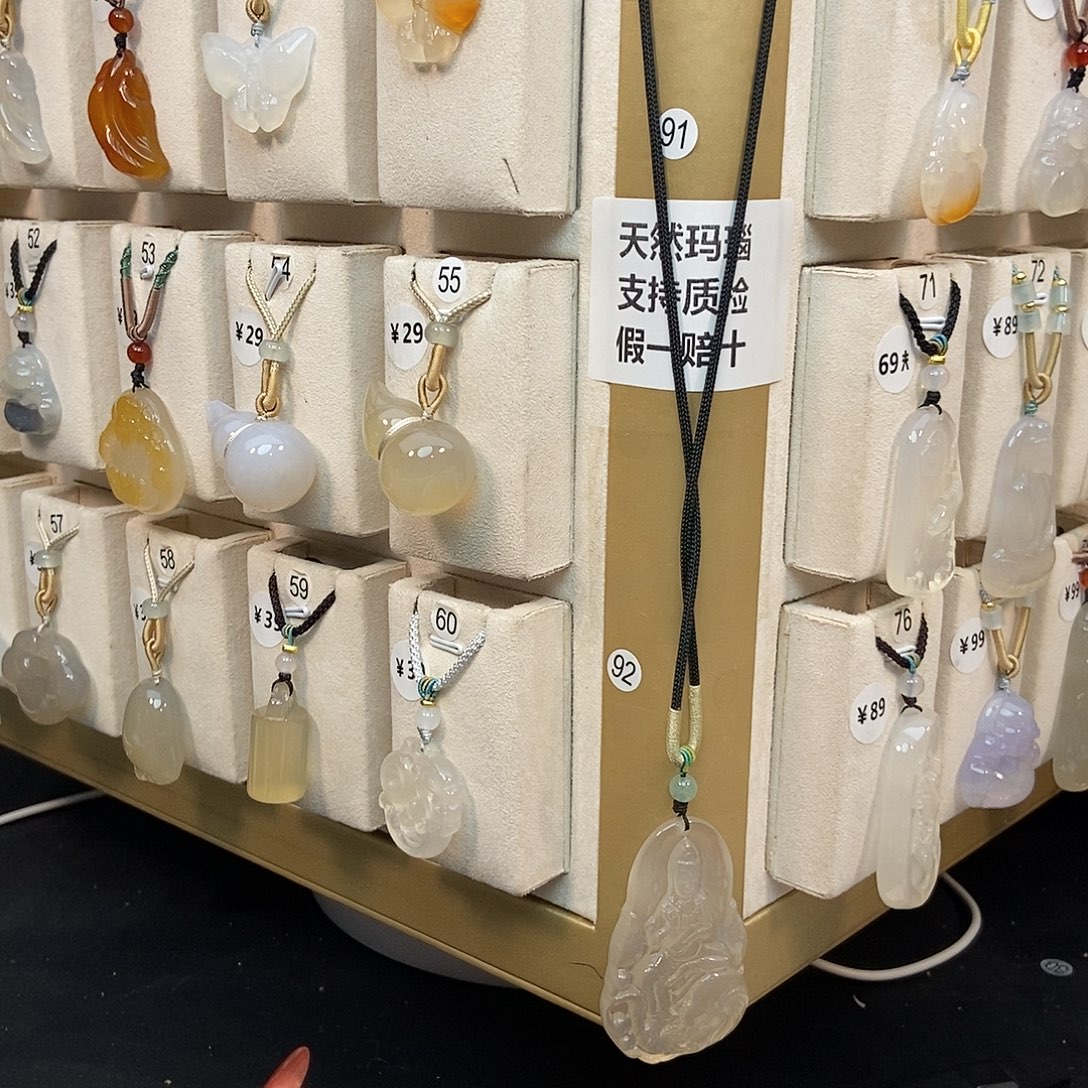 雯***晴玛瑙/玉髓未镶嵌颈饰