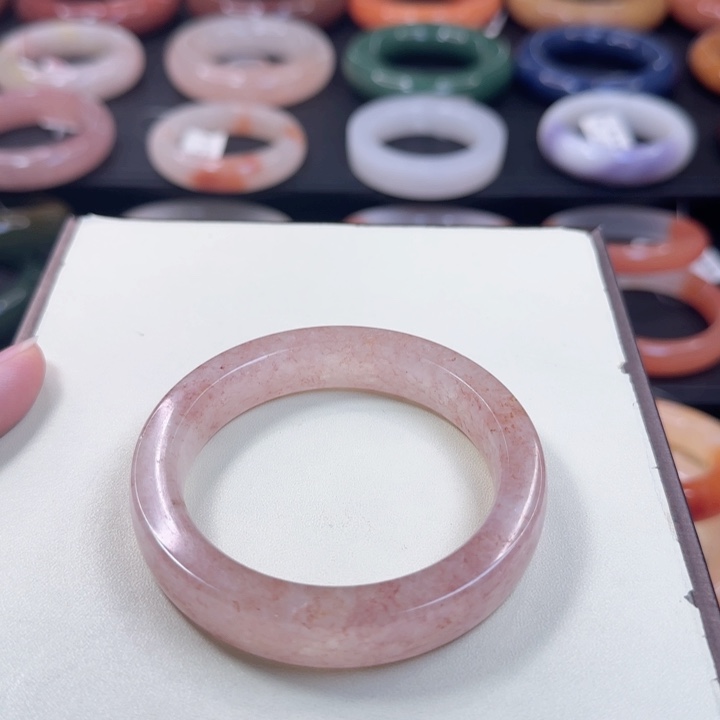 石英质玉手镯未镶嵌