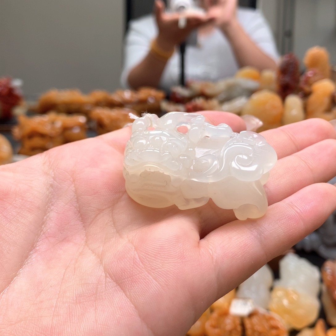 石英质玉（黄龙玉）未镶嵌挂件