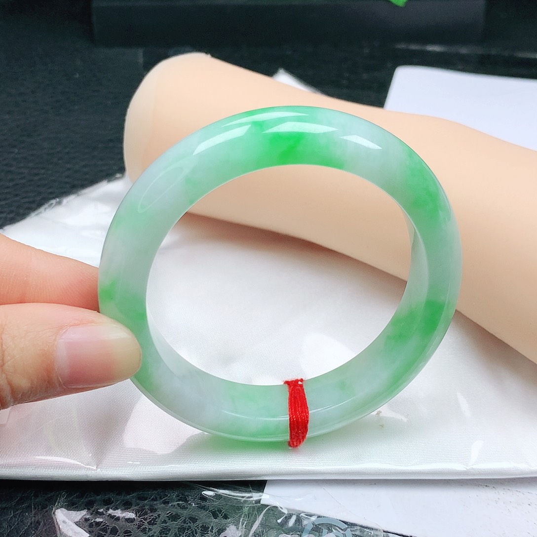 翡翠手镯未镶嵌正5354