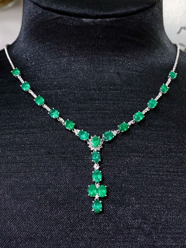 18K金镶嵌天然祖母绿项链套链