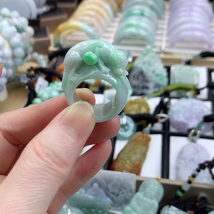 翡翠颈饰未镶嵌鹿*笙吊坠