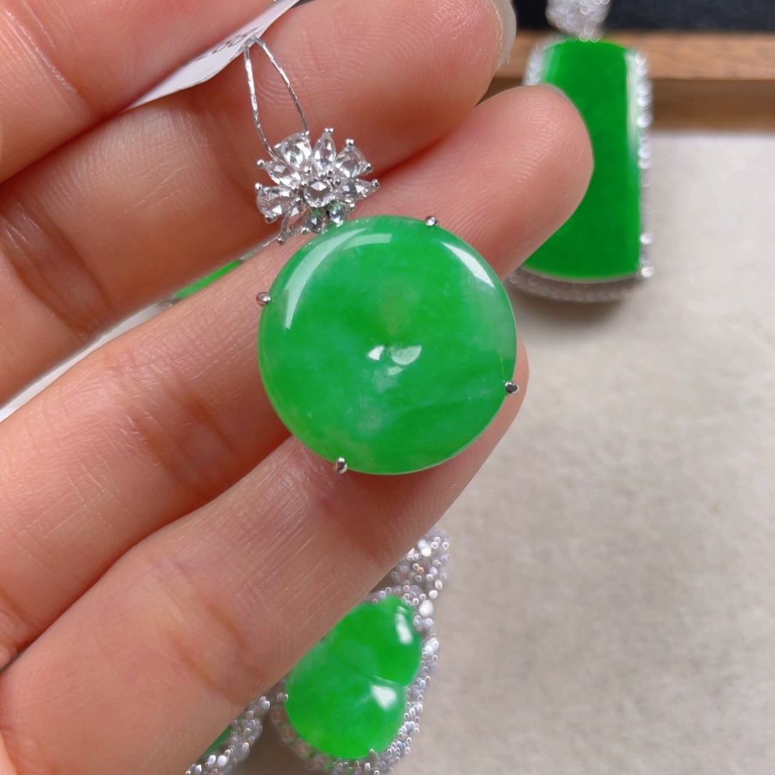 翡翠颈饰银S925镶嵌翡翠