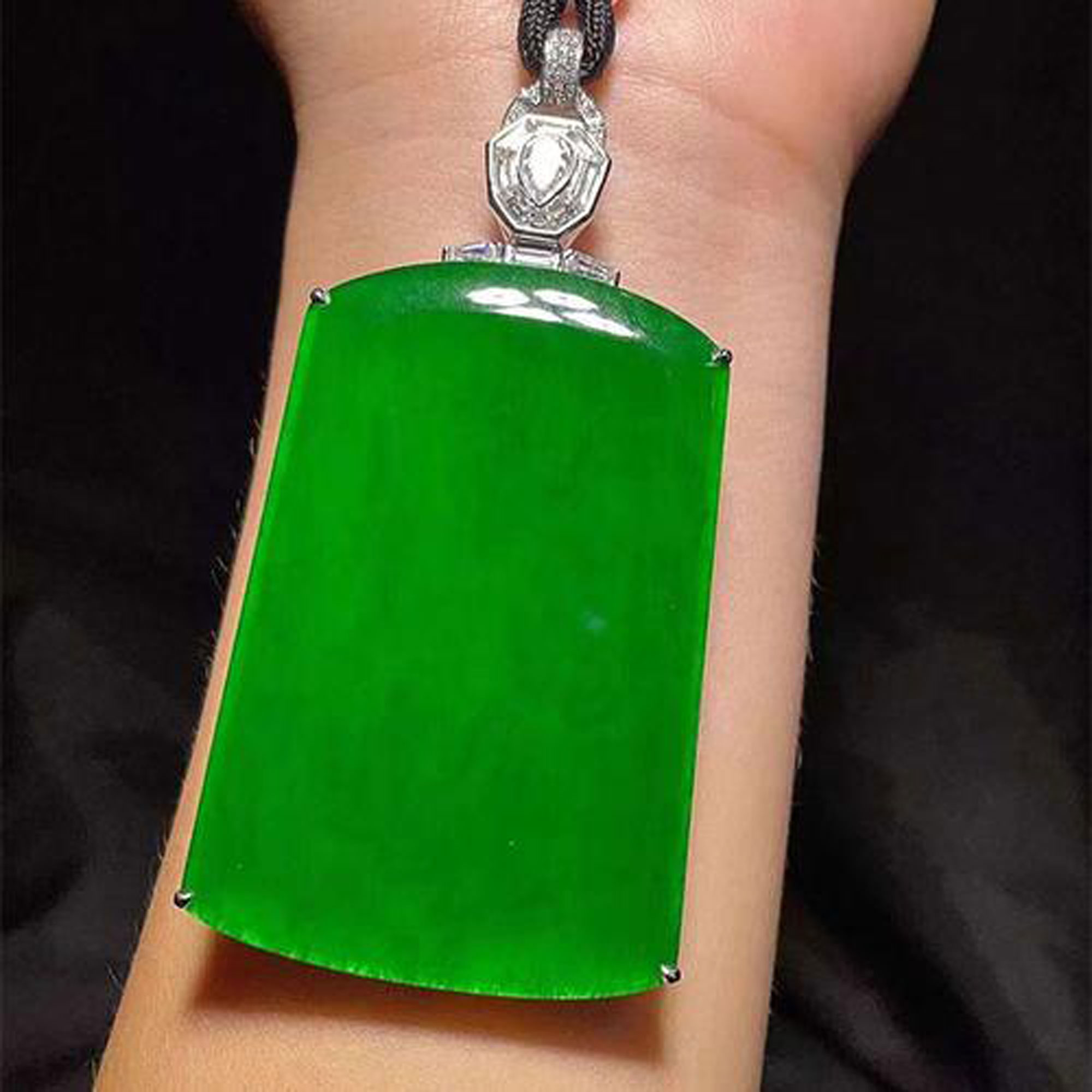 天然A货翡翠独特无事牌吊坠 时尚随机发镶嵌平安无事满绿素款