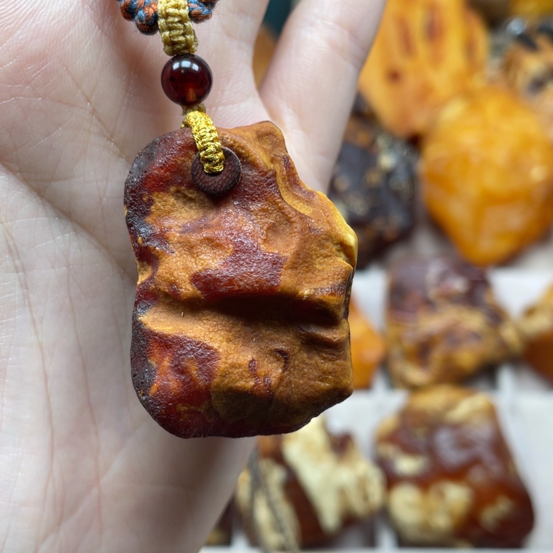 未镶嵌琥珀珠宝奇石