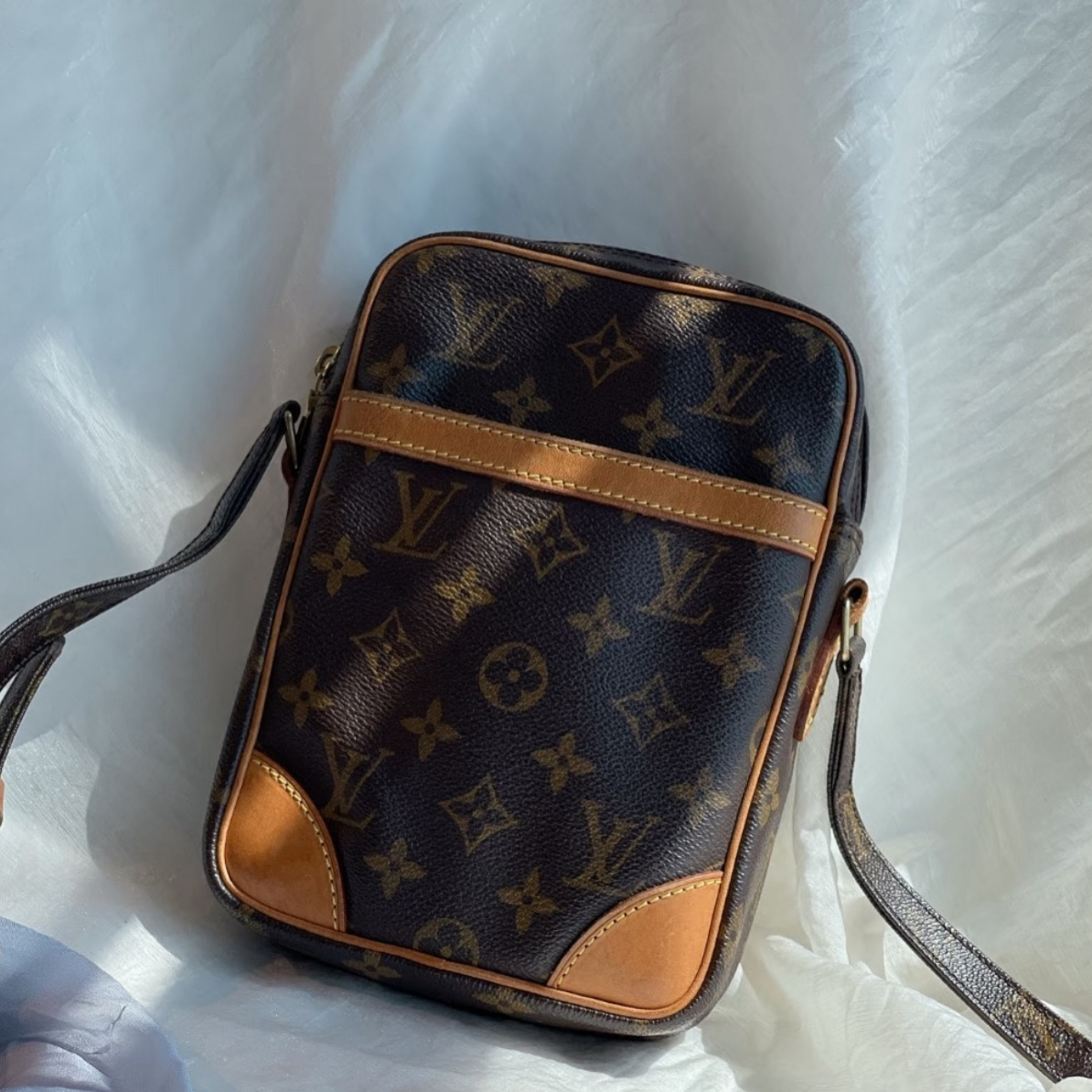 95新 LouisVuitton/路易威登 竖版相机斜挎包(全原)