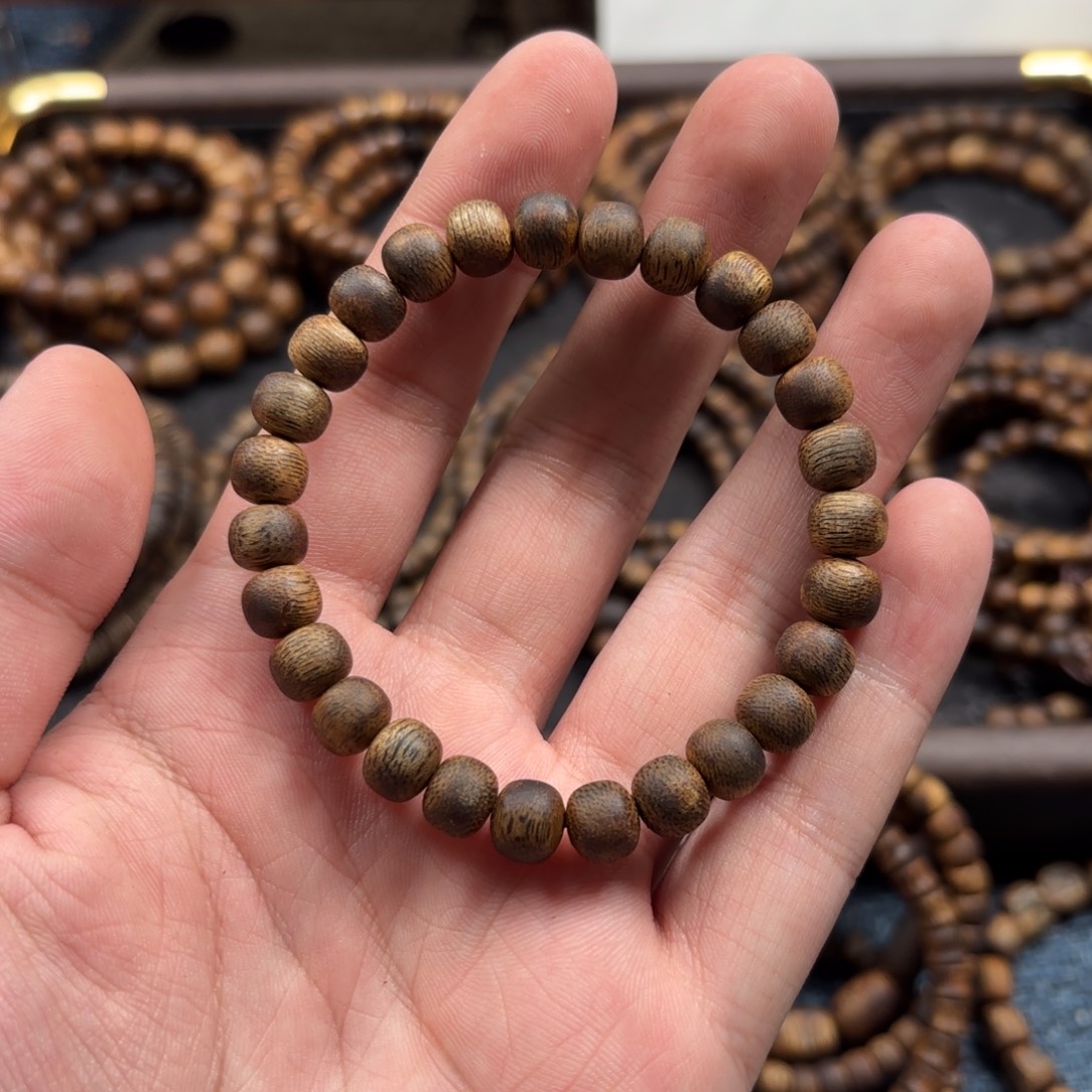 沉香手串海南莺歌绿奇楠老形卡8