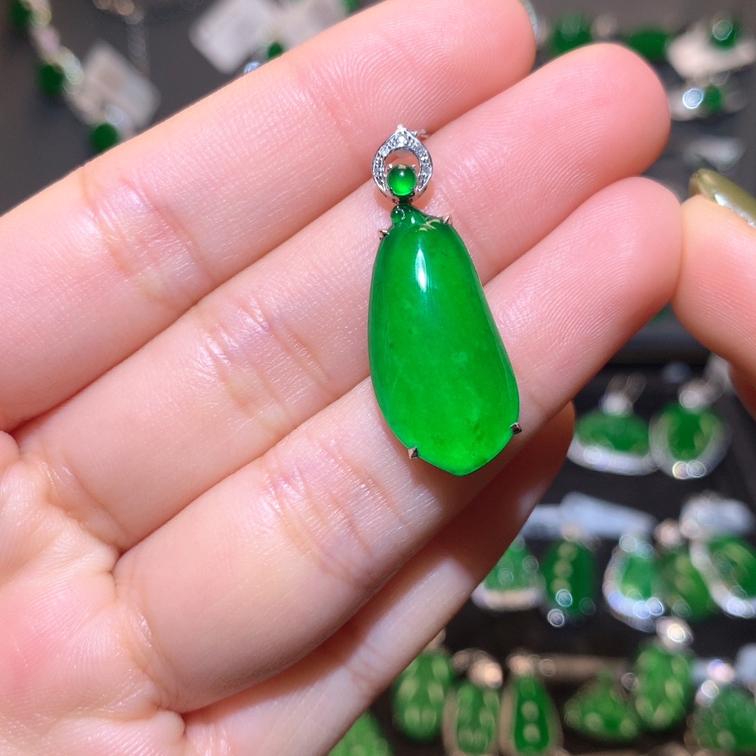 翡翠颈饰18K金镶嵌福瓜