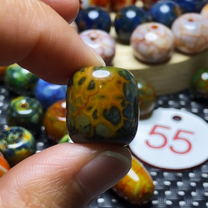 于***丹玛瑙/玉髓未镶嵌颈饰