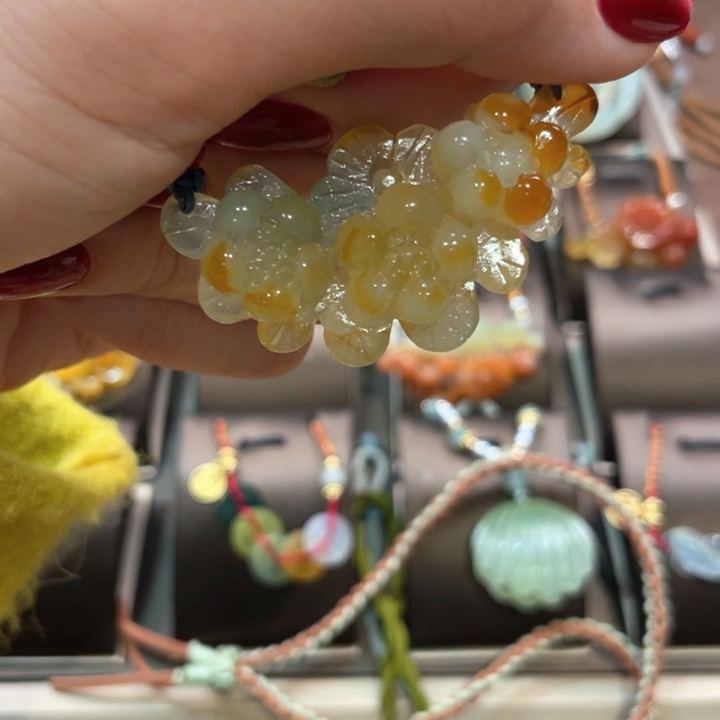 蛇纹石玉颈饰未镶嵌青*