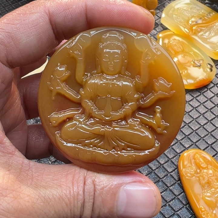 石英质玉（黄龙玉）颈饰未镶嵌