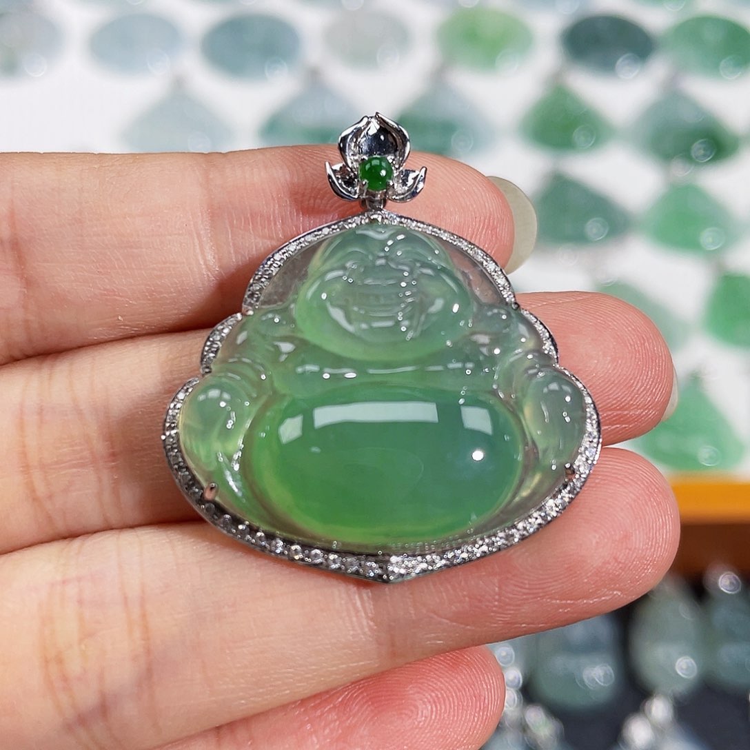 翡翠18K金镶嵌颈饰吊坠