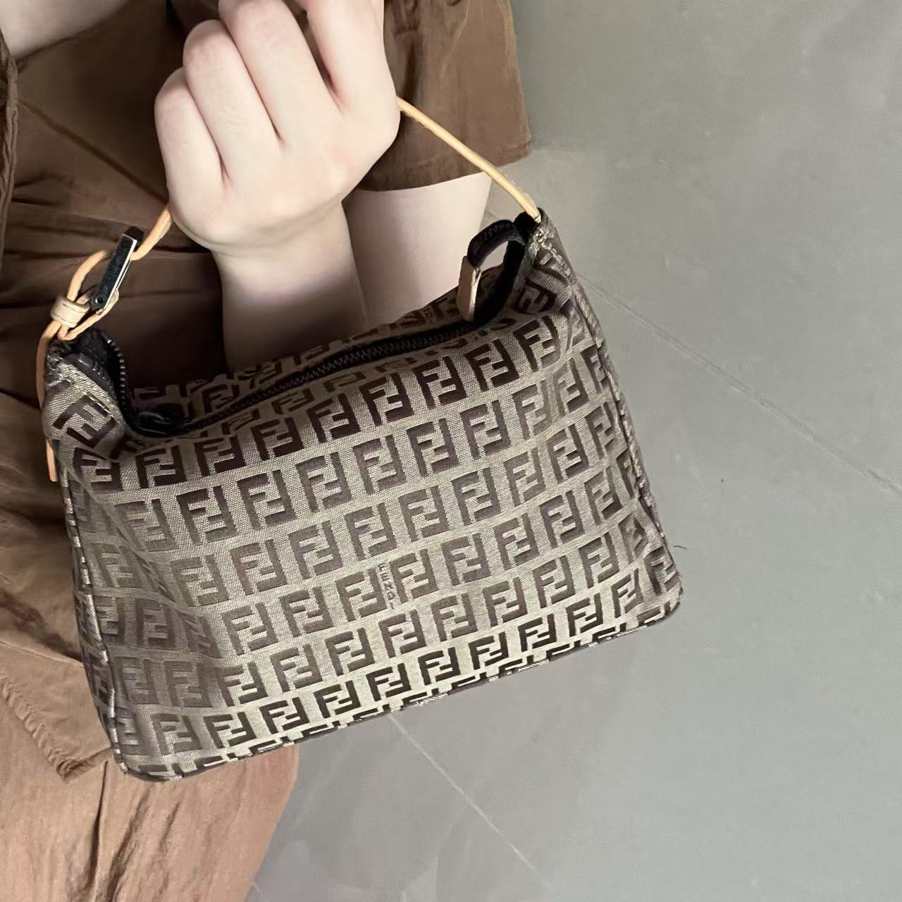 95新 FENDI/芬迪 棕花遛狗包