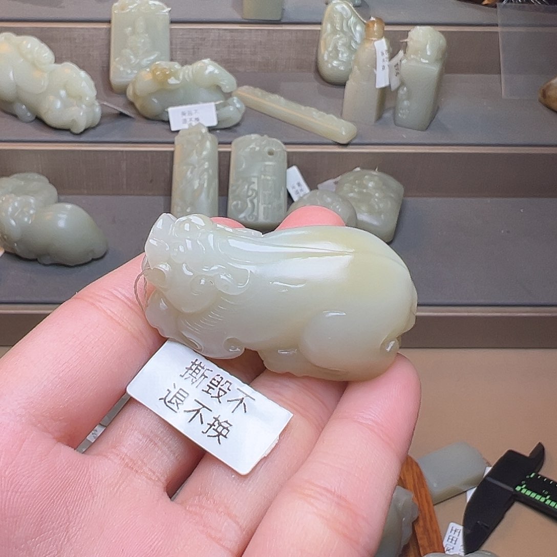 和田玉挂件未镶嵌艺**情