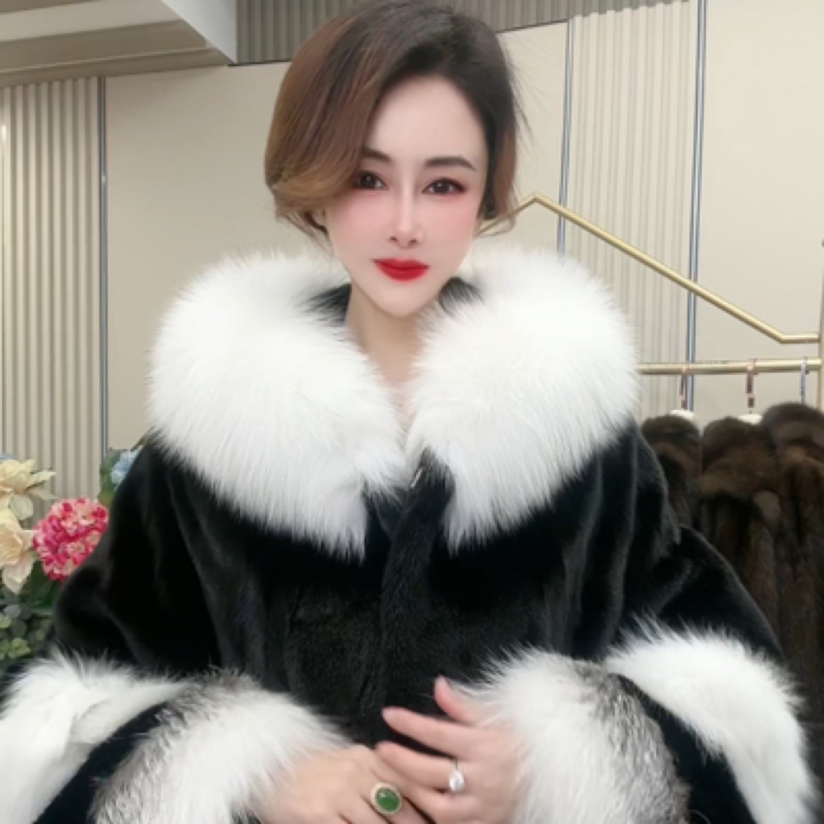 2115皇家贵夫人冬季时尚新款皮草时尚斗篷大衣外套CB-衣长80cm