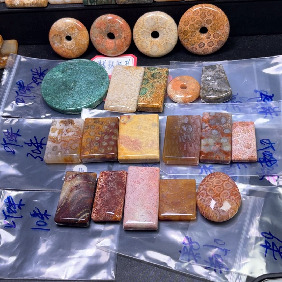 硅化珊瑚（珊瑚玉）吊坠未镶嵌