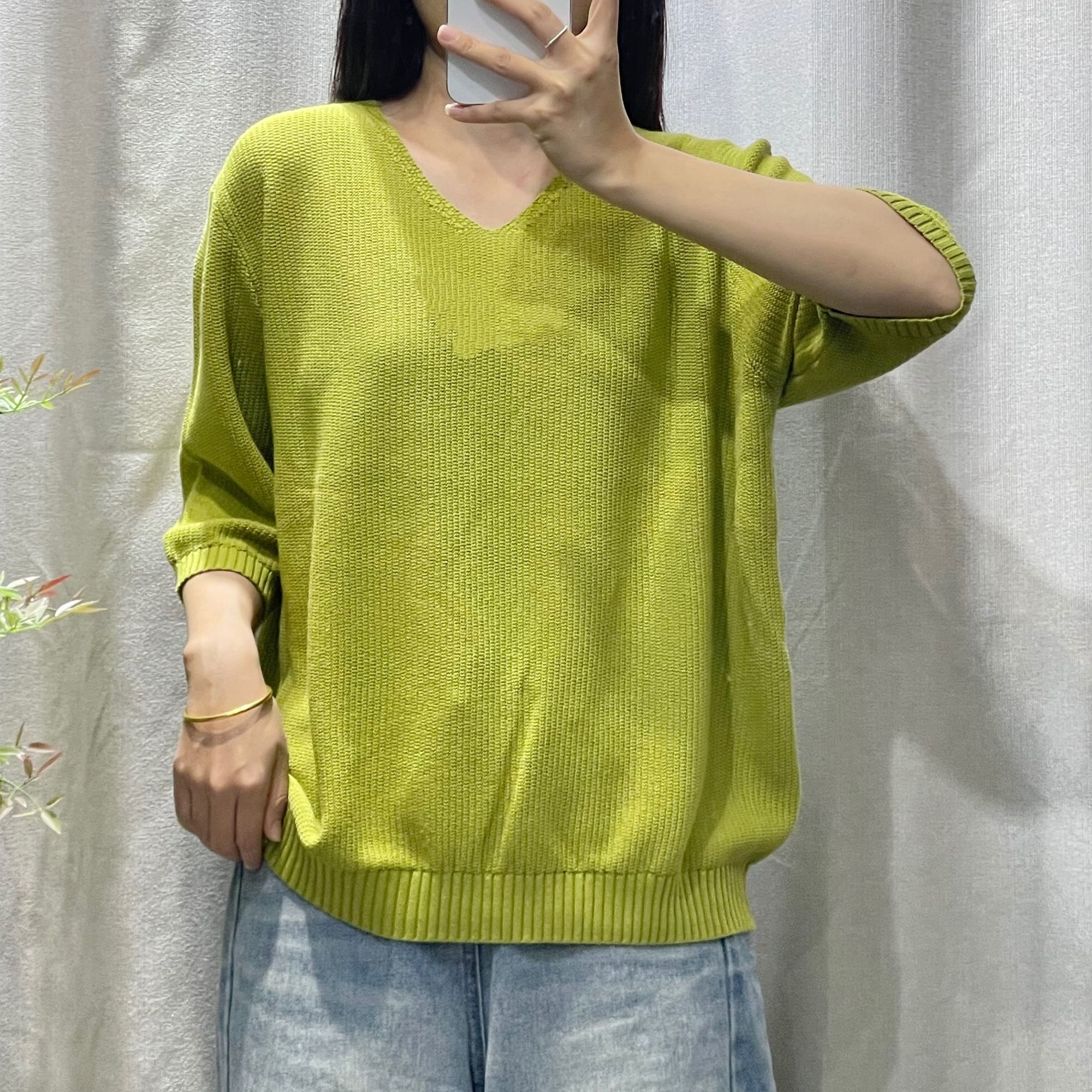 青禾-慵懒风V领针织七分袖休闲宽松显瘦透气纯色短袖上衣SJH8605