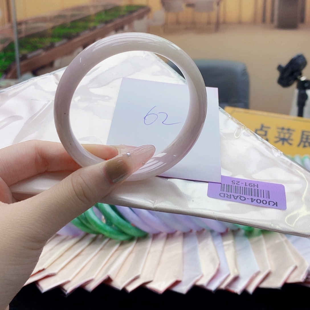 翡翠手镯未镶嵌vbvghhhhhhhhhbbnjjj