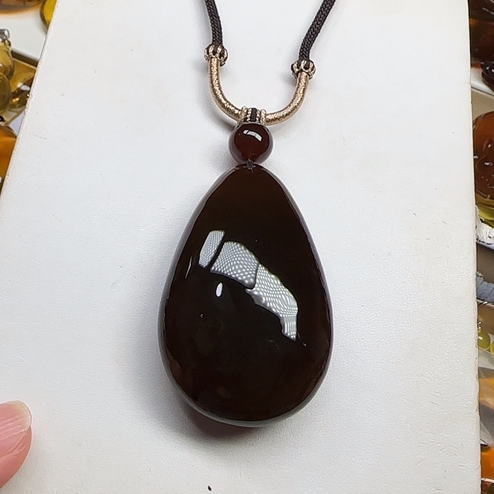 未镶嵌颈饰琥珀天然缅甸琥珀黑加伦吊坠40克