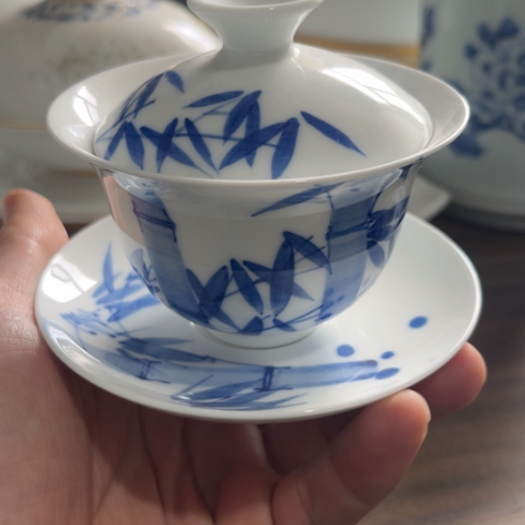 其他瓷手绘盖碗一个