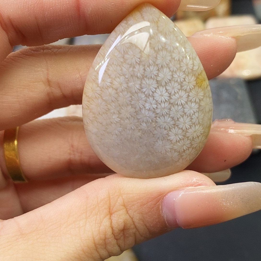 硅化玉颈饰合金石****玩