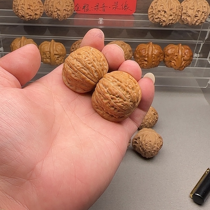 B***n核桃铁锤妹妹文玩核桃