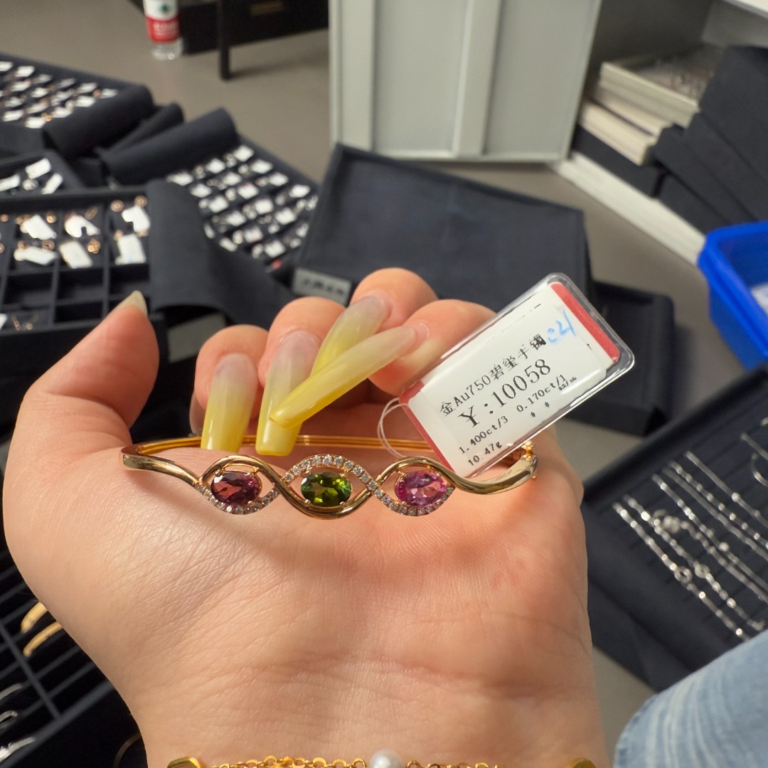 18k金AU750三石k玫手镯商家编码B2599908908907