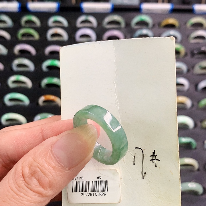 翡翠戒圈未镶嵌翡翠戒指