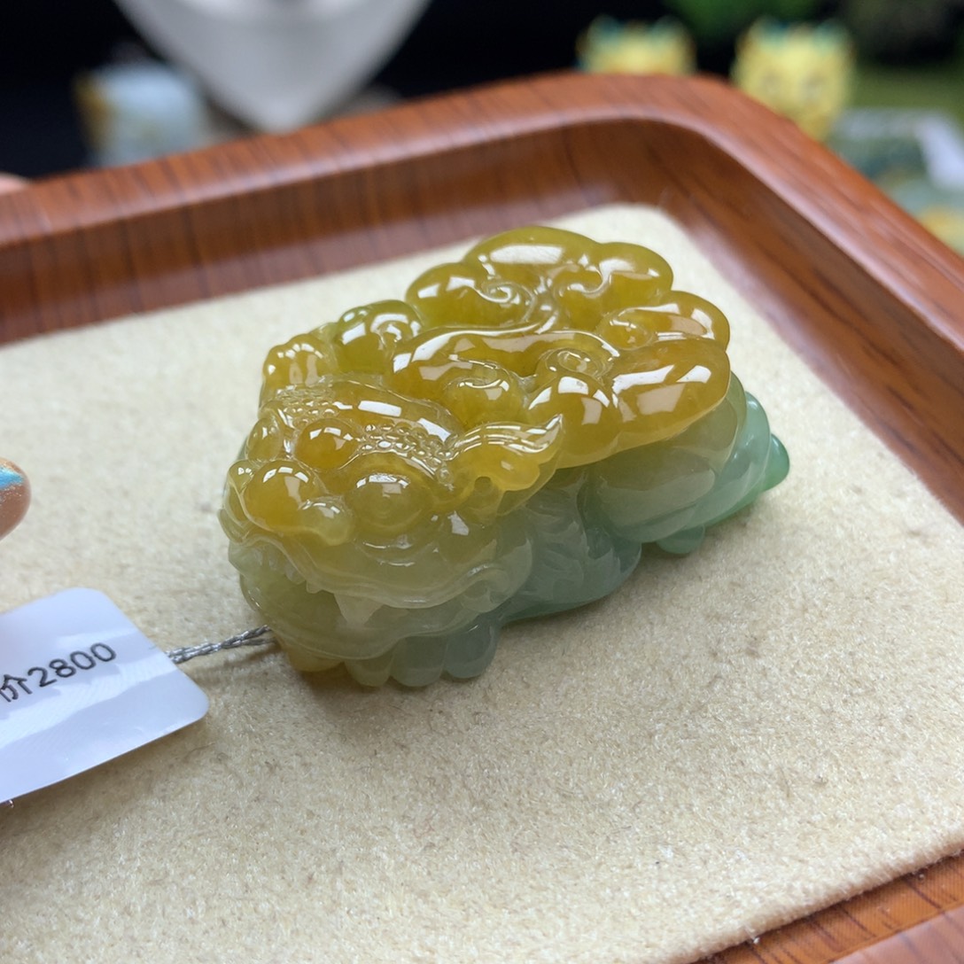 翡翠未镶嵌颈饰12