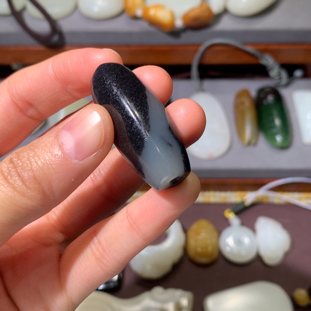 里***恩和田玉未镶嵌挂件