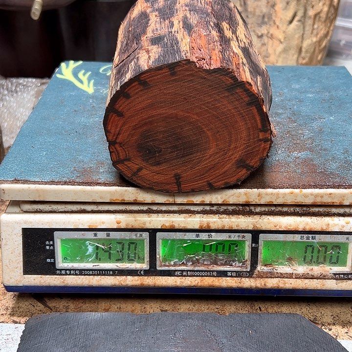 檀香紫檀（小叶紫檀）余*