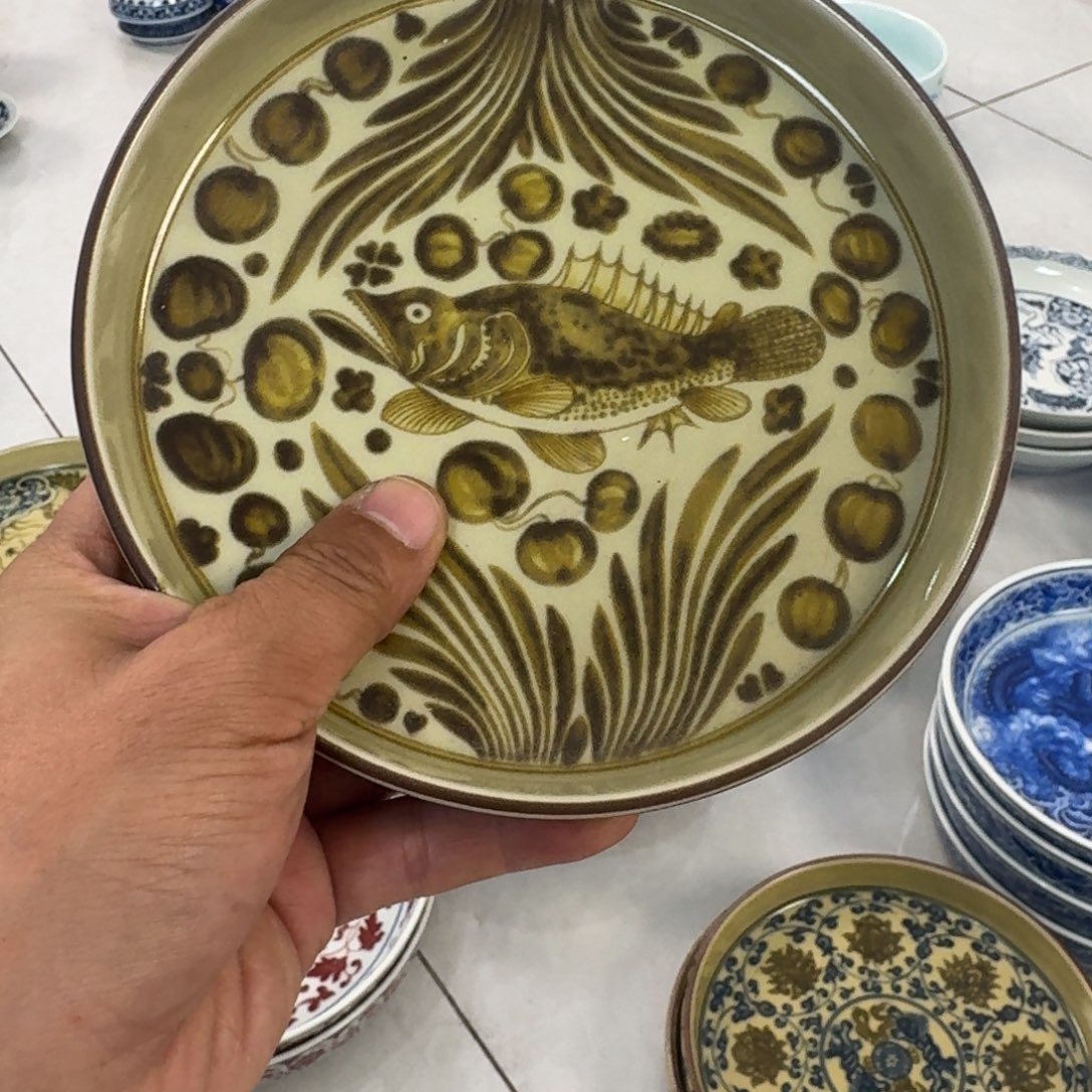 陶摆件釉里金鱼藻纹大壶承