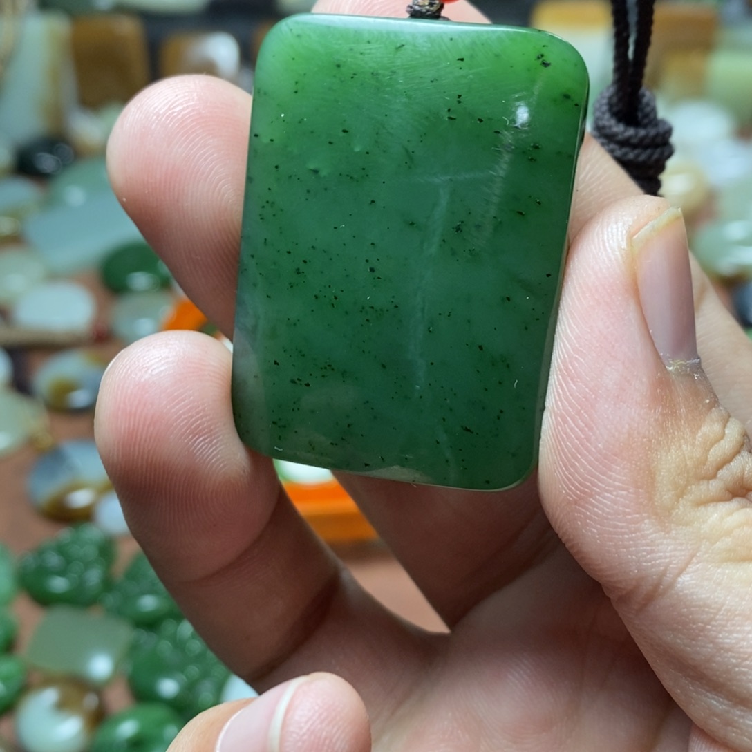 和田玉吊坠(不含链)未镶嵌大***?