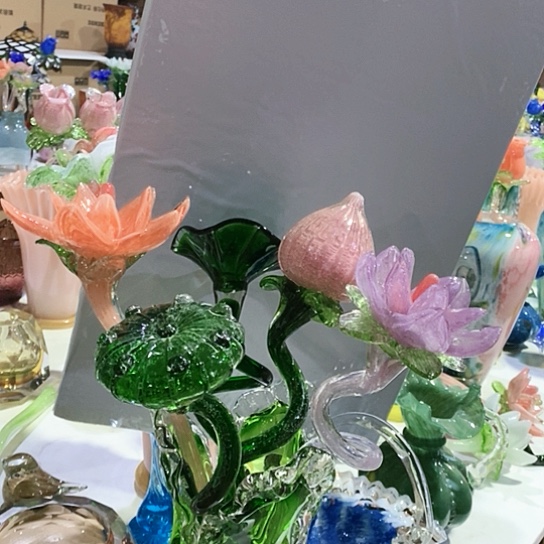 琉璃花瓶高45厘米宽9厘米