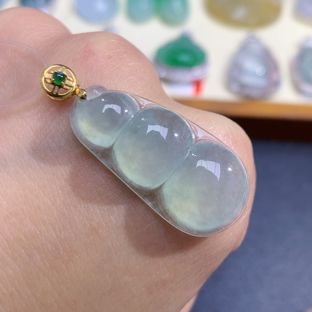 翡翠颈饰18K金镶嵌福豆