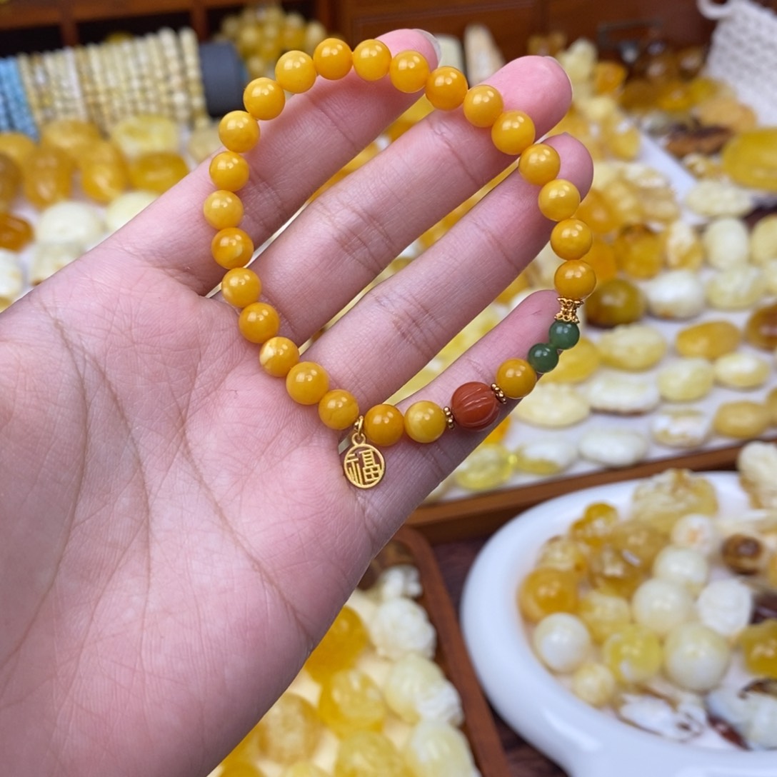 琥珀颈饰未镶嵌自**卷