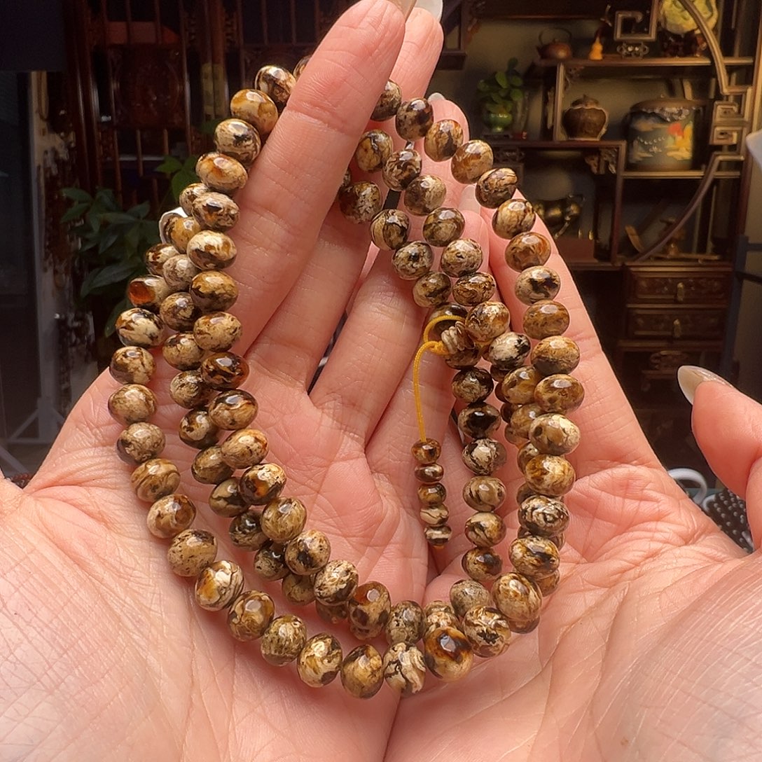 猪***神琥珀未镶嵌裸石抚顺琥珀20076八