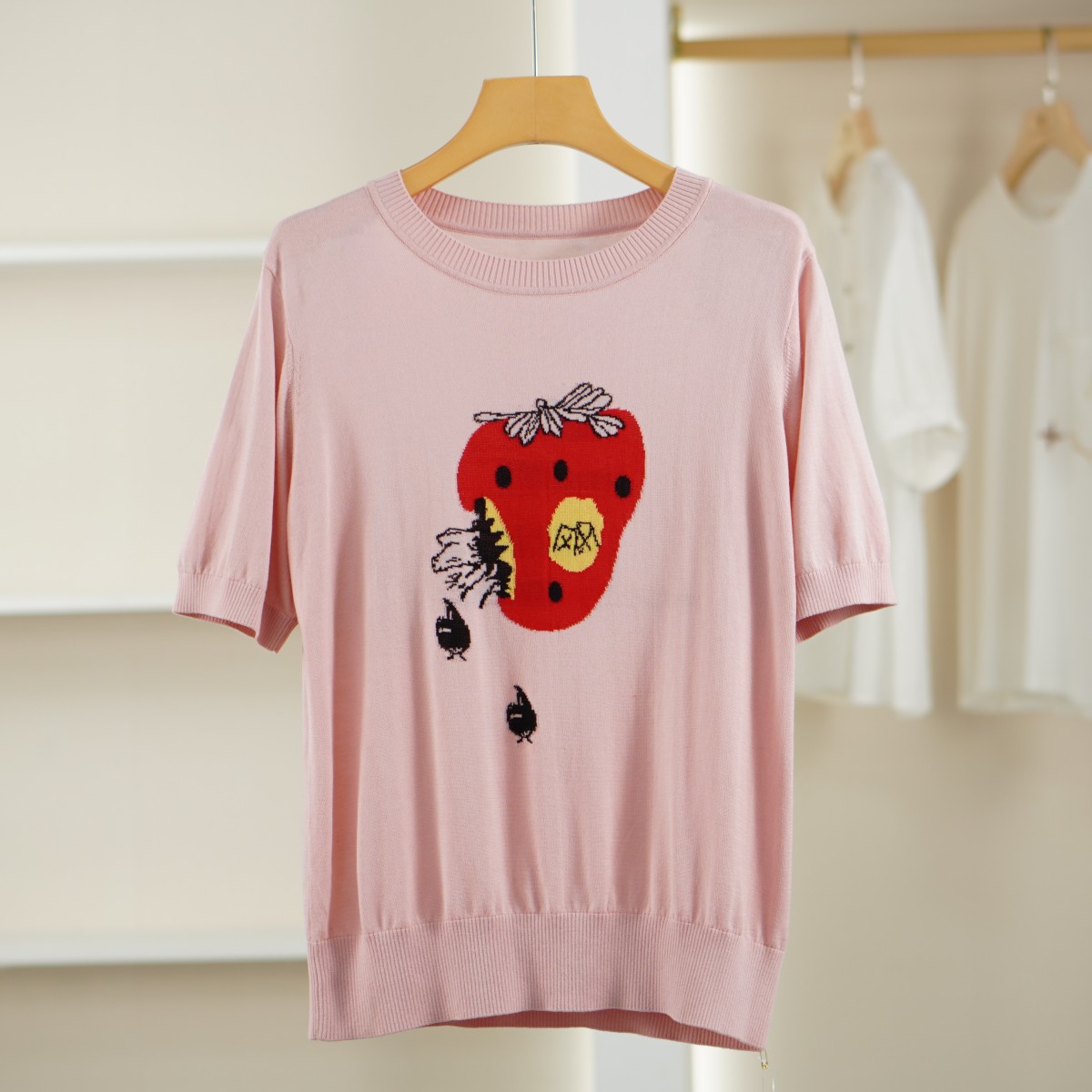 麦迪尚品【品牌单】5042582 夏季草莓针织短袖T恤衫品牌撤柜女装