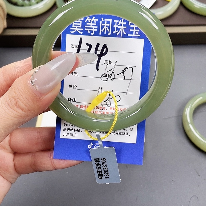 和田玉未镶嵌手镯