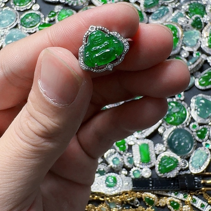 翡翠颈饰未镶嵌天然A货翡翠放漏