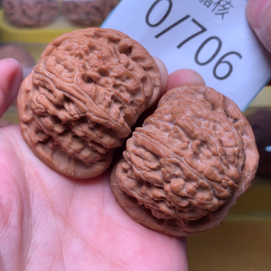 文玩核桃把件红皮粗筋闷白47