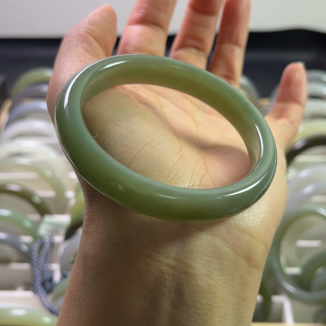 和田玉手镯58.5圈未镶嵌