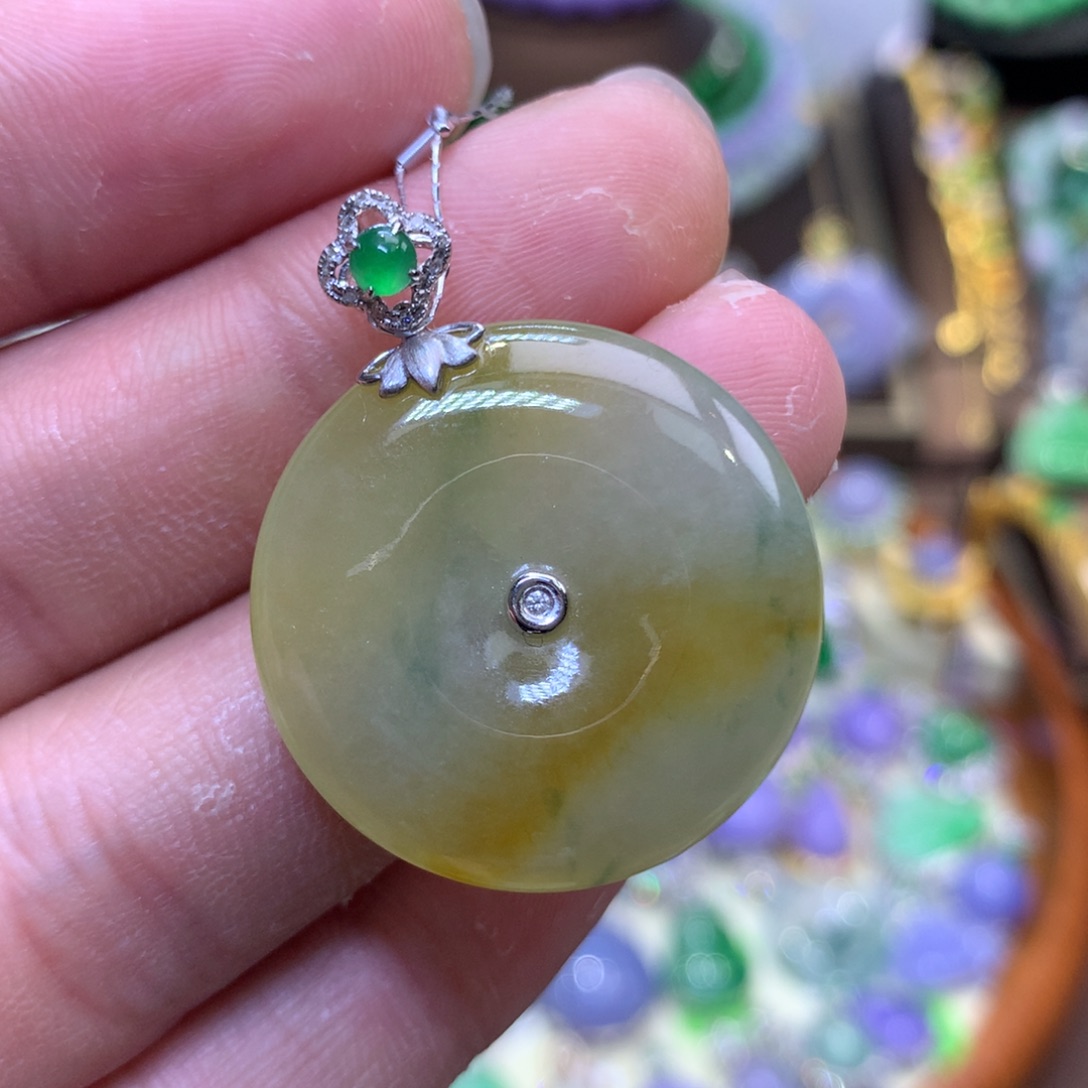 翡翠18K金镶嵌颈饰