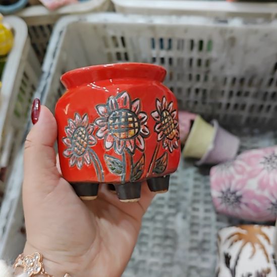 当场拍满15元发货不凑不发，花盆盆口不方不圆有针孔黑点是正常的，