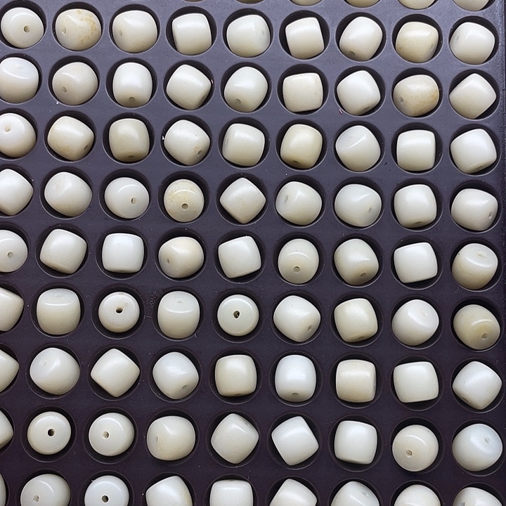 吊坠白玉菩提10、9瑕疵奶青直切100颗➕灯牌宠200颗