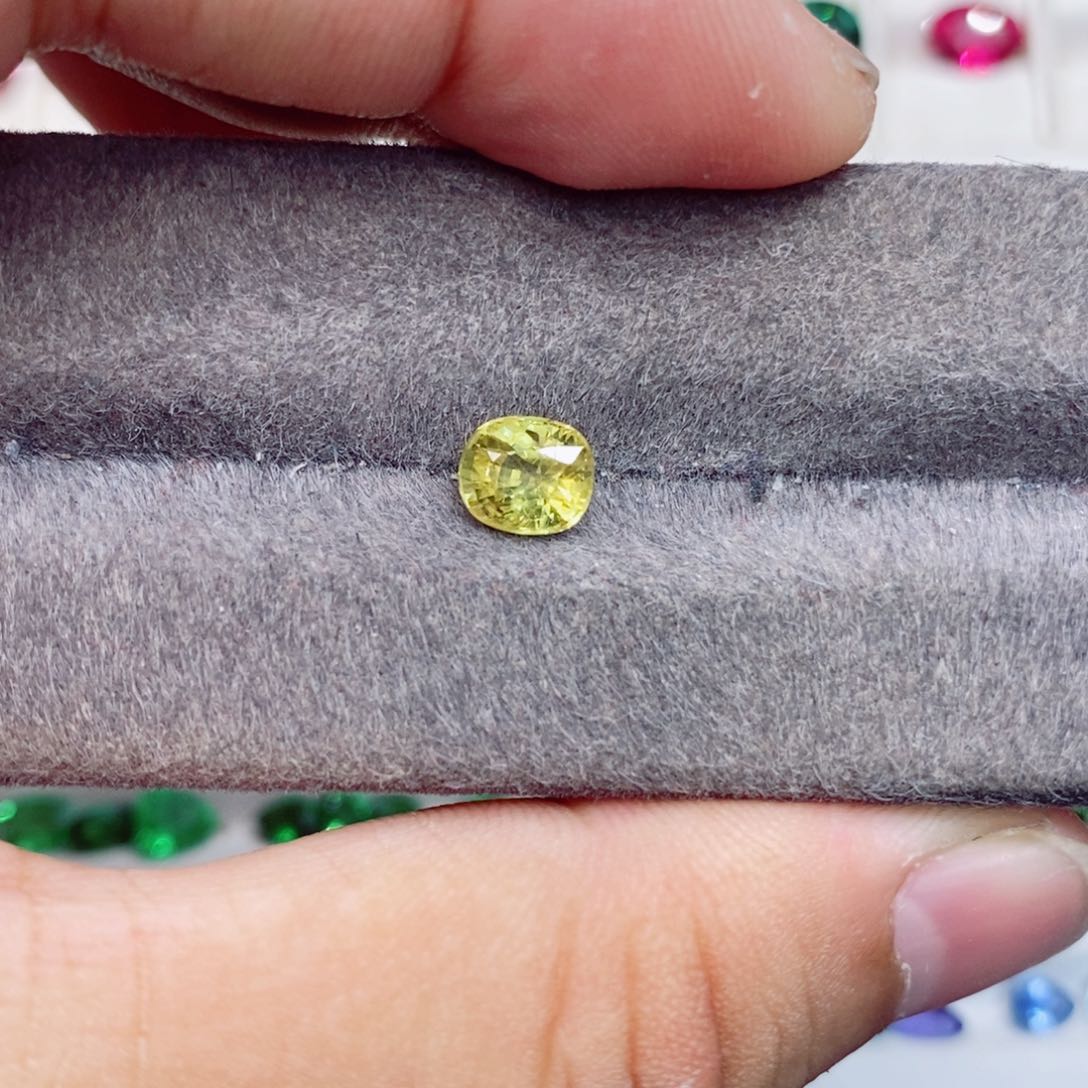 蓝宝石裸石未镶嵌黄色蓝宝石1.45克拉