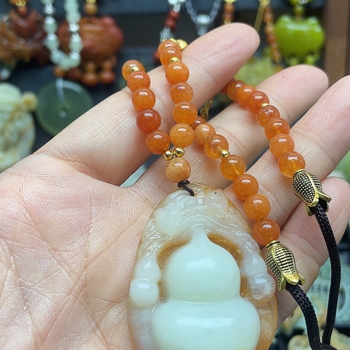 未镶嵌蛇纹石玉颈饰