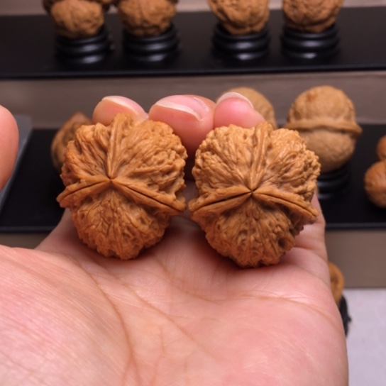 文玩核桃把件密石三楞37