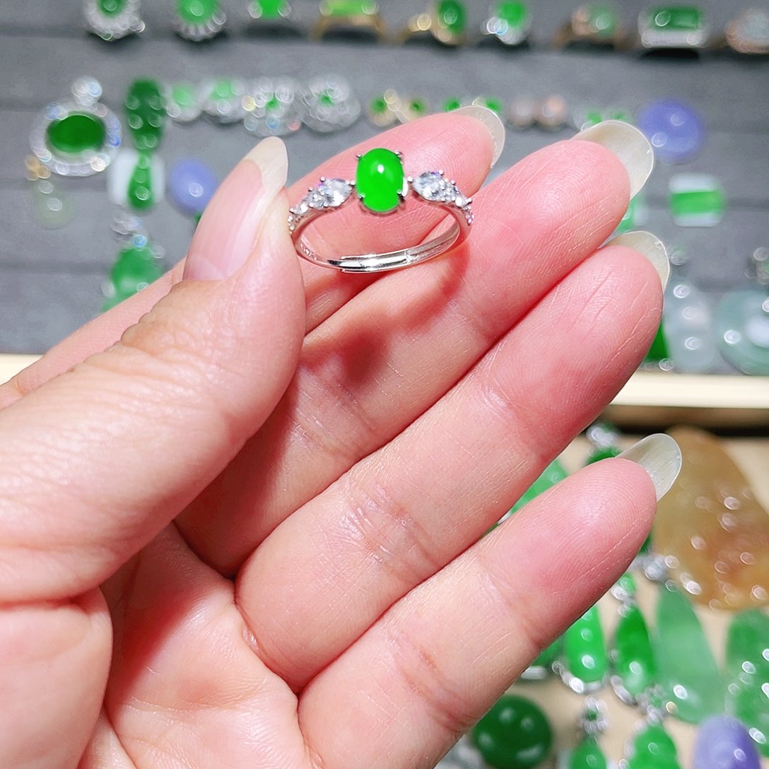 翡翠颈饰未镶嵌裸石