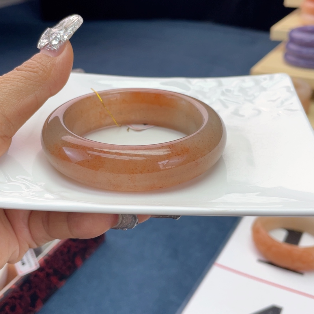 秋***谷石英质玉未镶嵌手镯